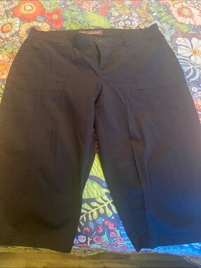 Gloria Vanderbilt Black Women’s Capri’s